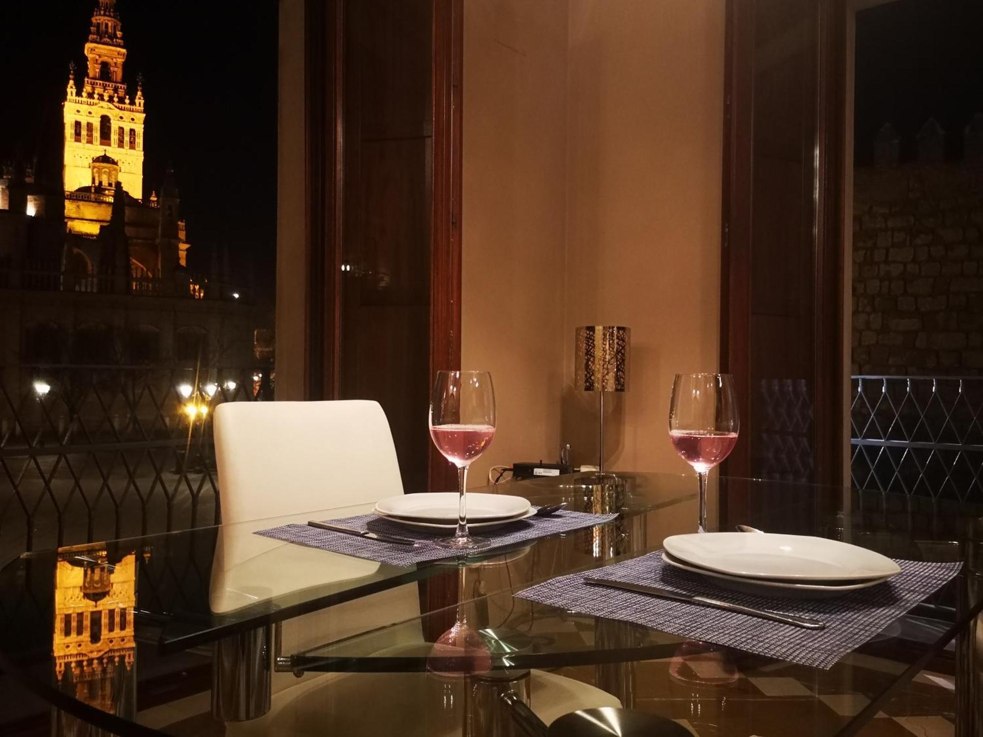 Luxury Apartment With Views To Alcazar, Cathedral And Giralda. Seville Exterior photo