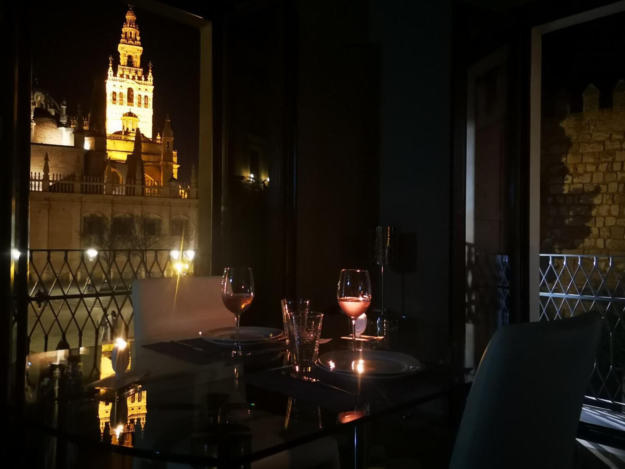 Luxury Apartment With Views To Alcazar, Cathedral And Giralda. Seville Exterior photo