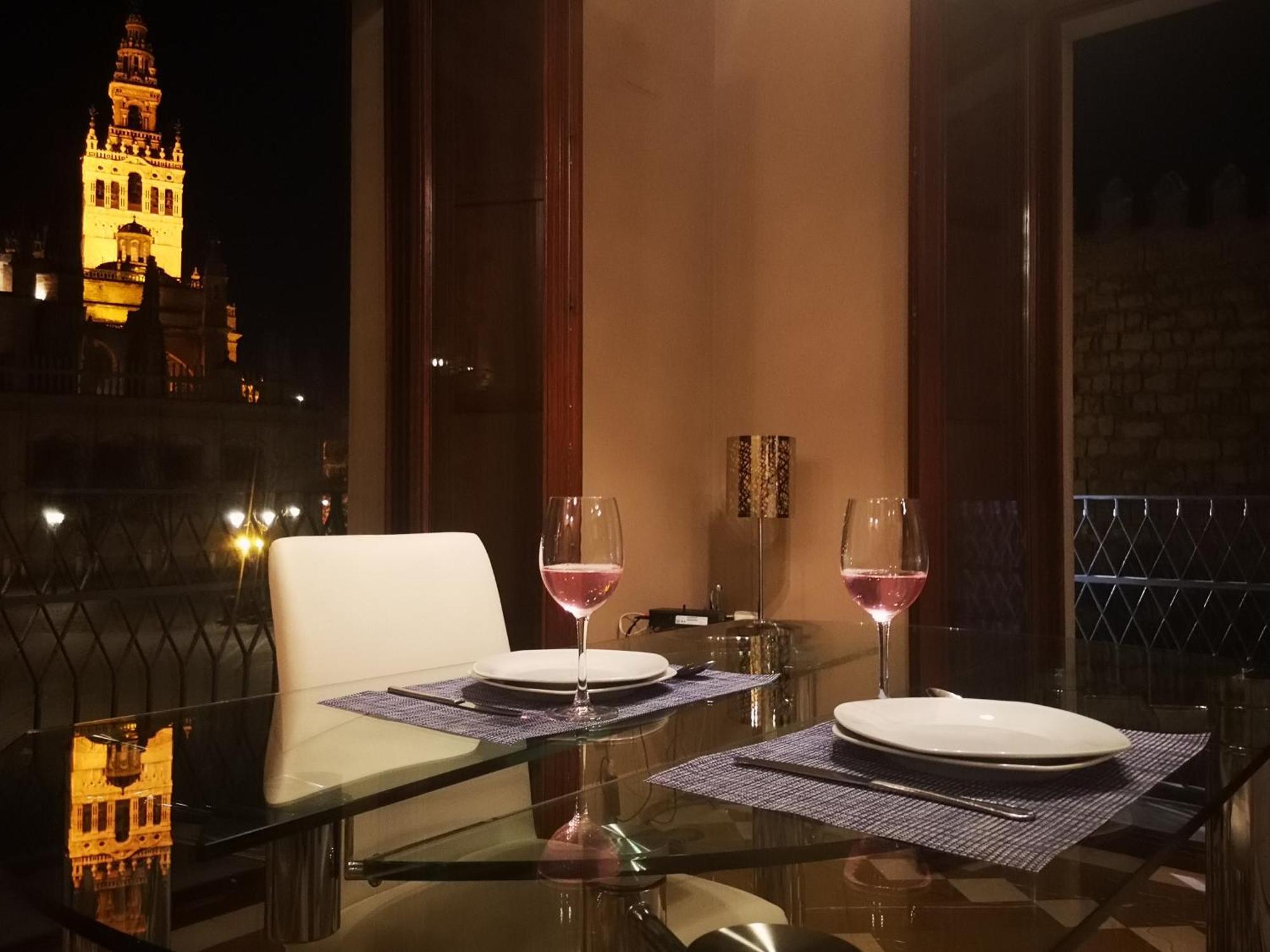 Luxury Apartment With Views To Alcazar, Cathedral And Giralda. Seville Exterior photo