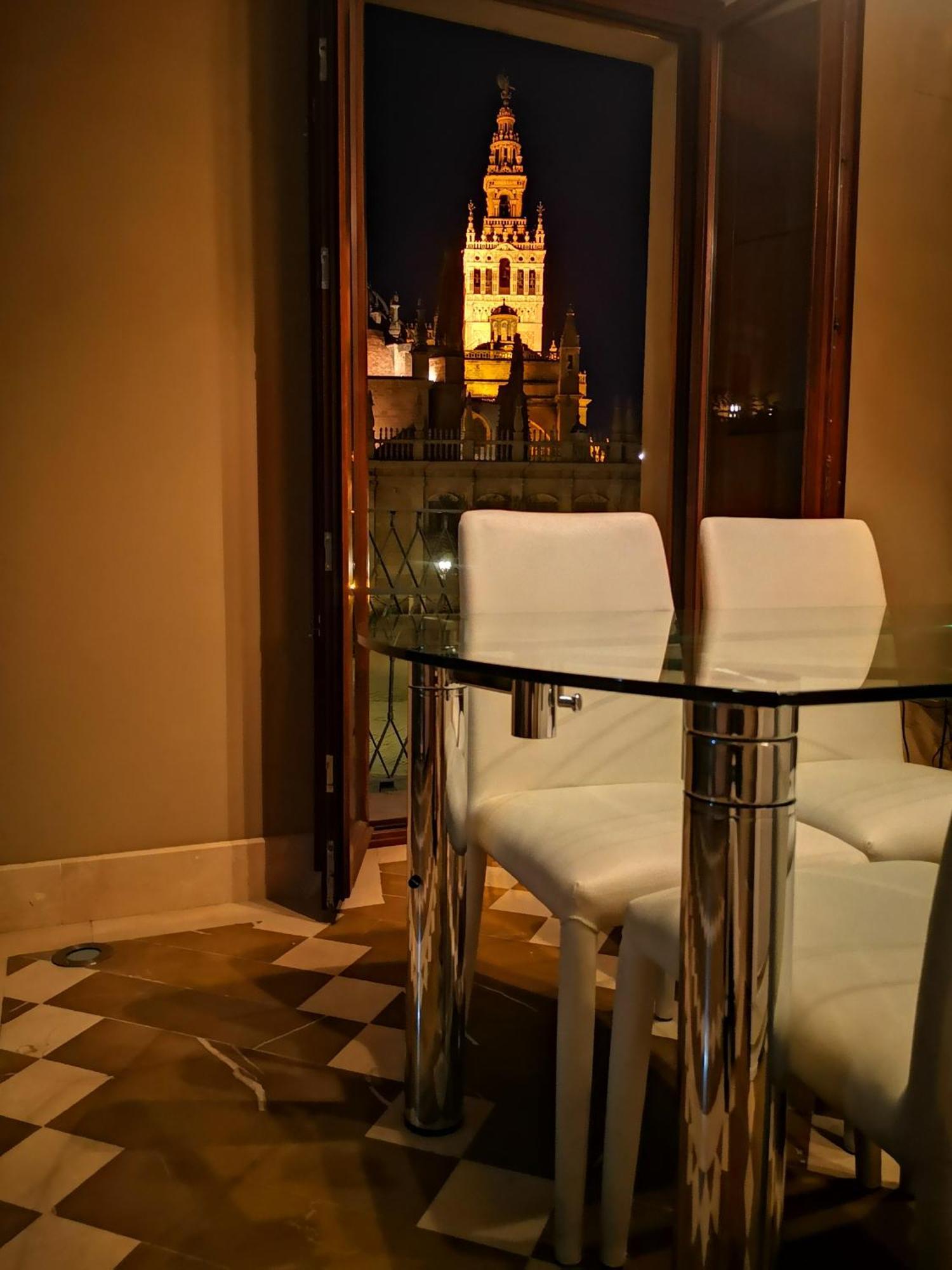 Luxury Apartment With Views To Alcazar, Cathedral And Giralda. Seville Exterior photo