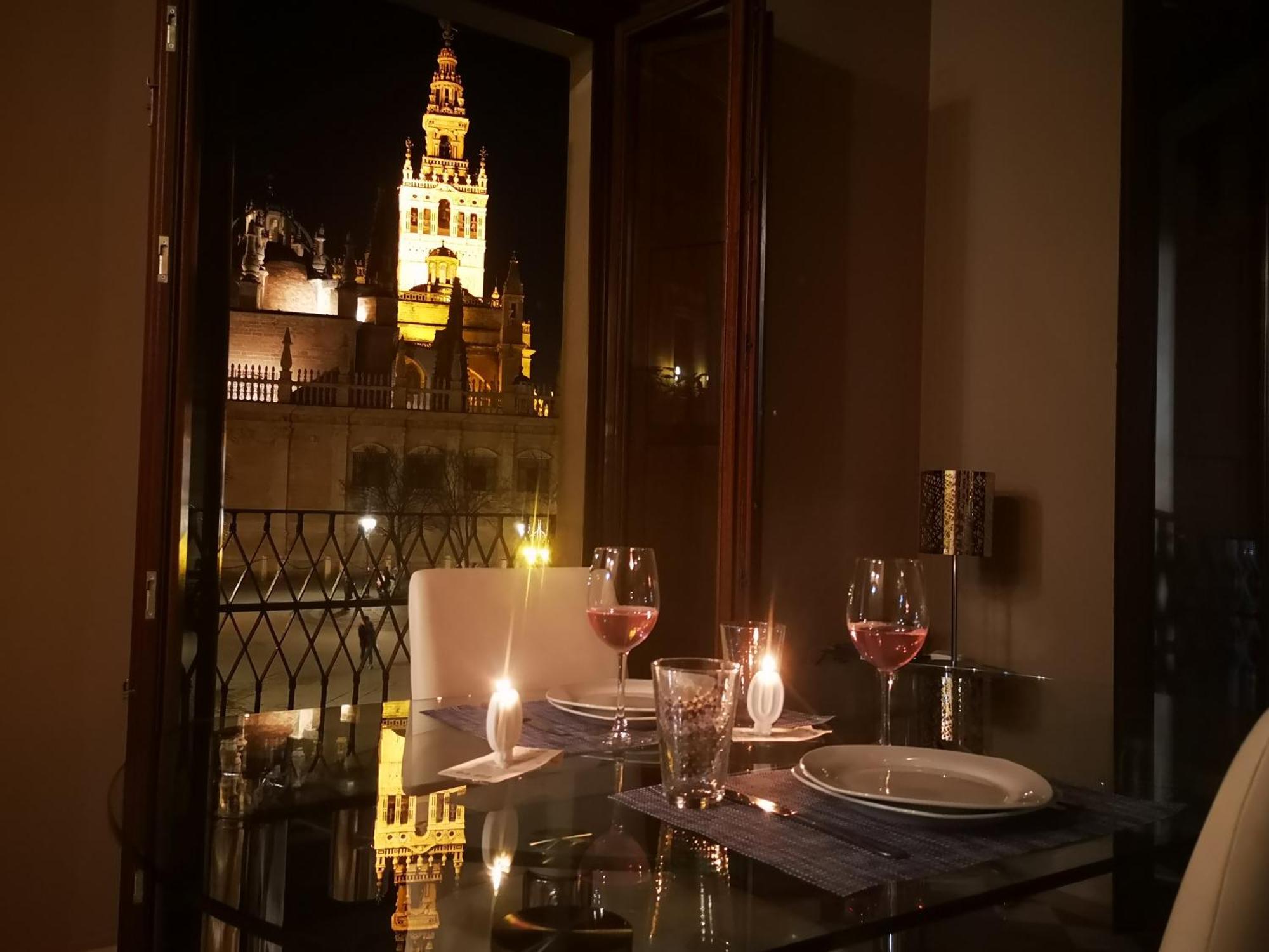 Luxury Apartment With Views To Alcazar, Cathedral And Giralda. Seville Exterior photo